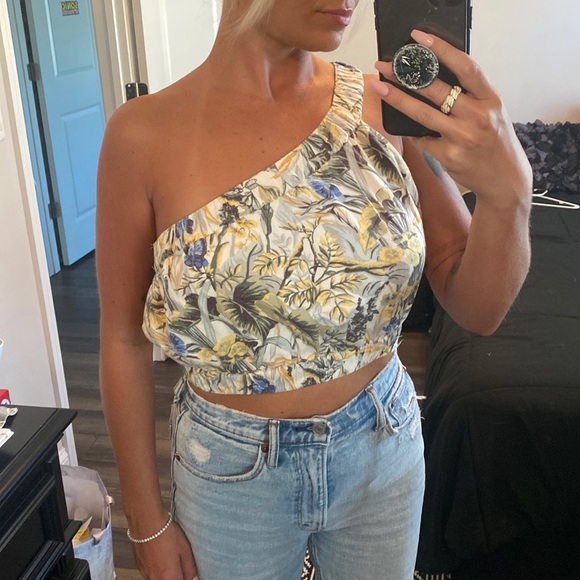 Abercrombie & Fitch Tops - Womens floral/tropical asymmetrical one shoulder top. NWT